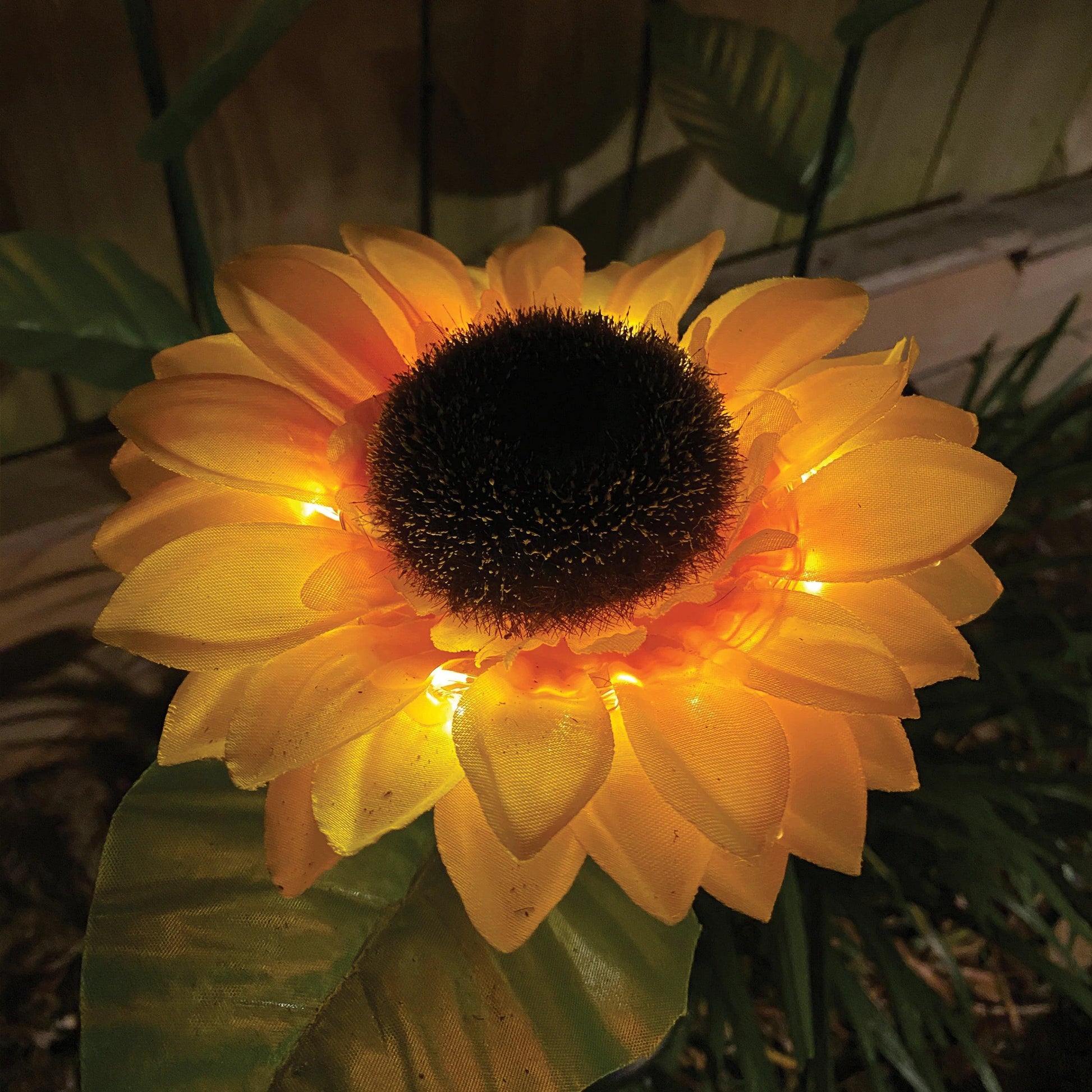 Solar-Powered Sunflower Lights | GREENCHOICE